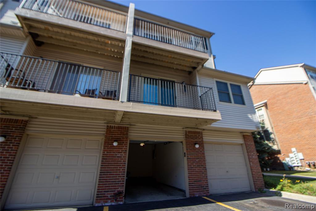 29294 W Glenoaks, Farmington Hills, MI 48334 — Photo 15