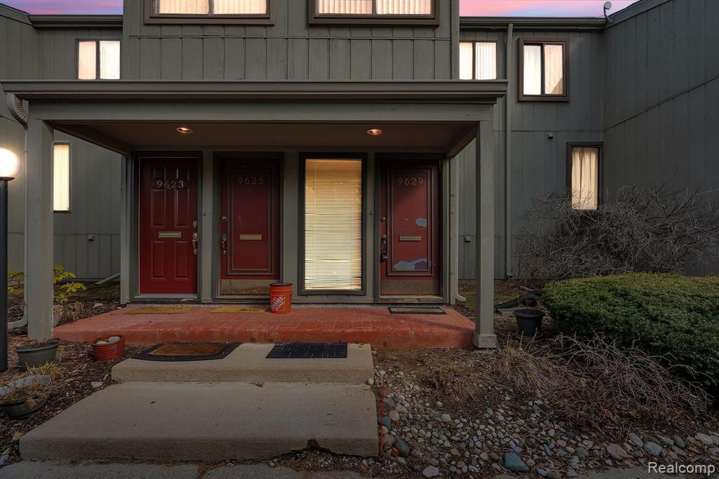 9629 HARBOUR COVE, Ypsilanti, MI 48197 — Photo 2