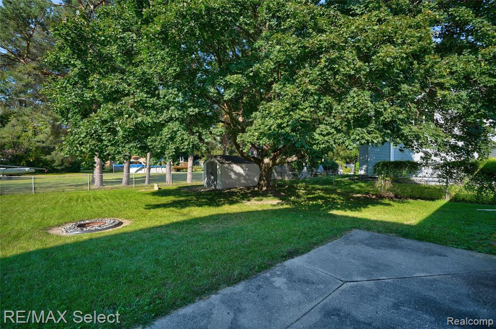 445 Bellewood Drive, Flushing, MI 48433 — Photo 21