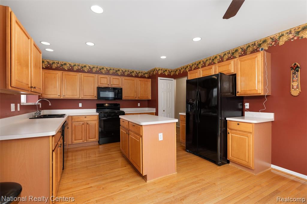 678 Joshua Drive, Highland, MI 48356 — Photo 10