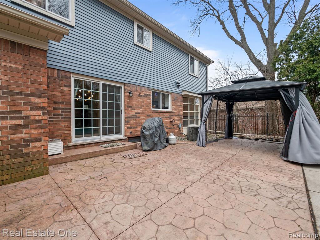 930 BRIDGE PARK Drive, Troy, MI 48098 — Photo 30