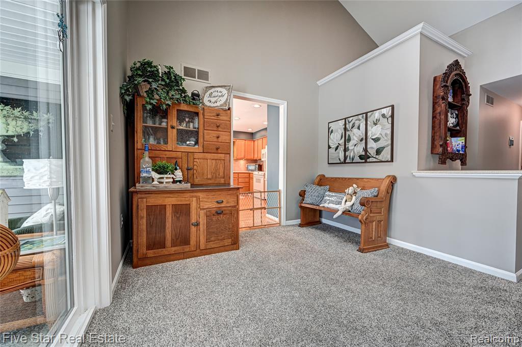4950 Whitlow Court, Commerce Twp, MI 48382 — Photo 12