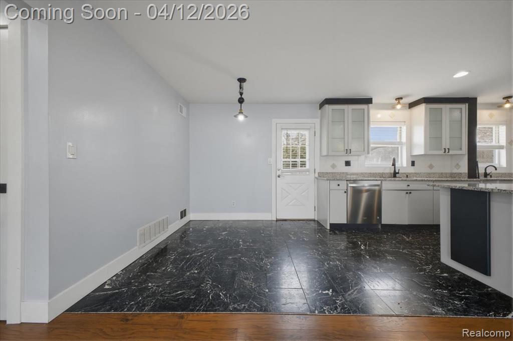 2455 Ivanhoe Drive, West Bloomfield, MI 48324 — Photo 12