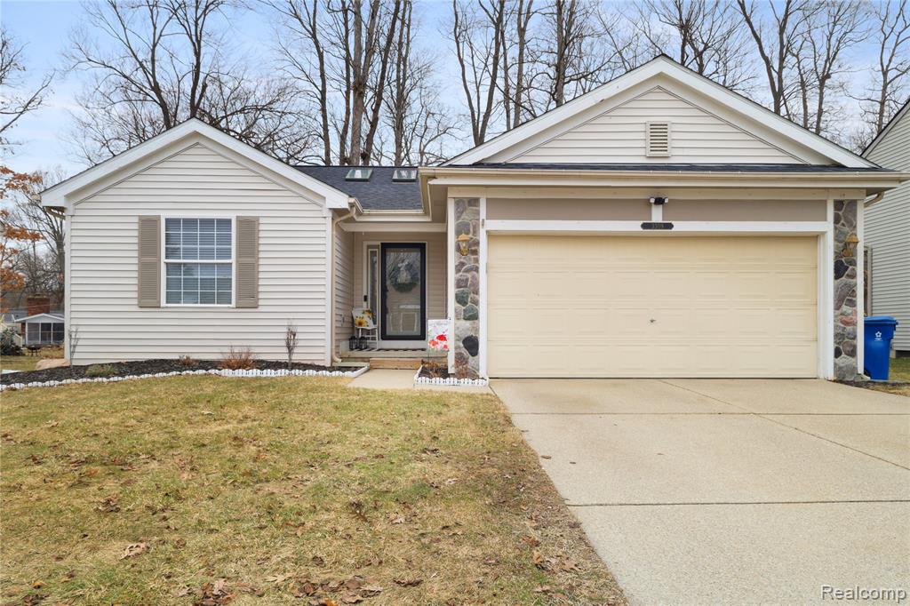 3309 Hilltop Drive, Holly, MI 48442 — front exterior