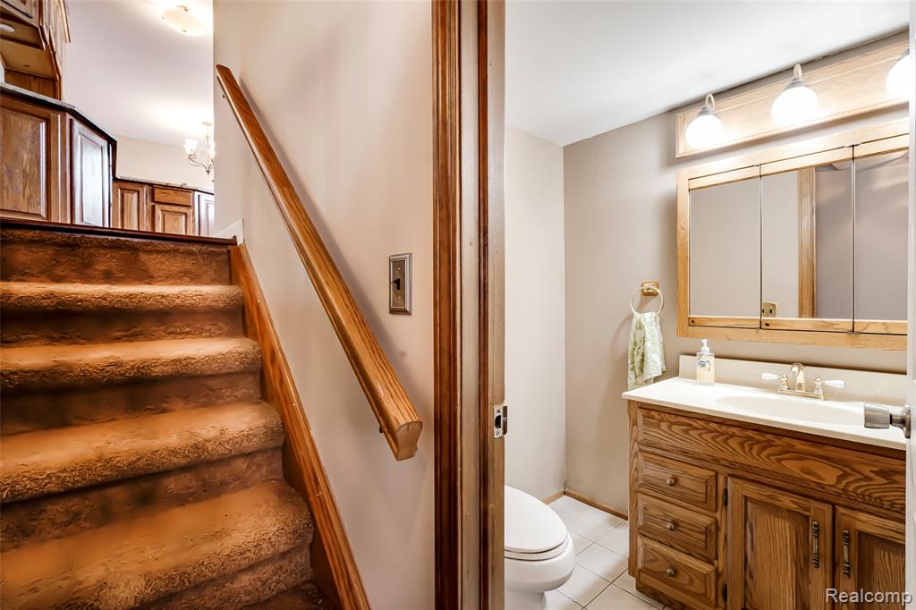 24705 Colonial Drive, Woodhaven, MI 48183 — Photo 34