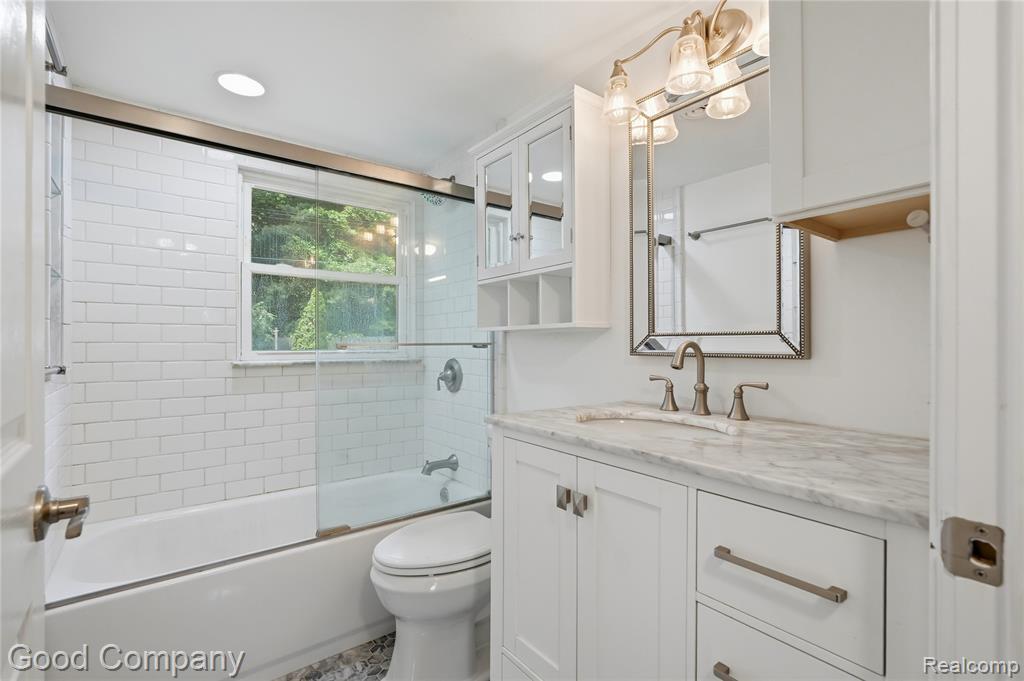 3130 Greenlawn Avenue, Commerce Twp, MI 48382 — Photo 17