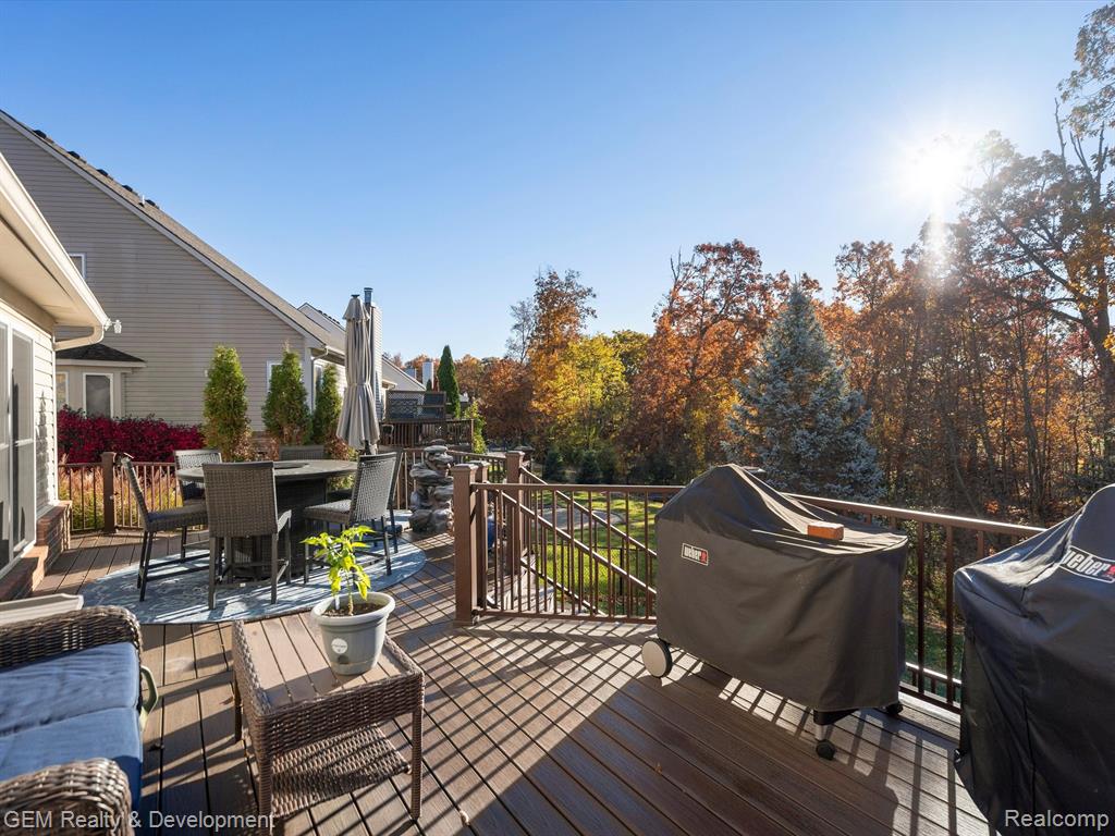 4163 DELPHINE Drive, Wixom, MI 48393 — Photo 33