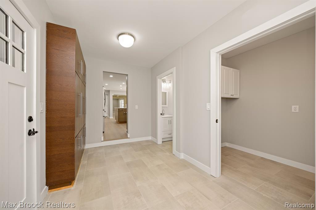 5240 CLARENDON CREST Street, Bloomfield Hills, MI 48302 — Photo 41