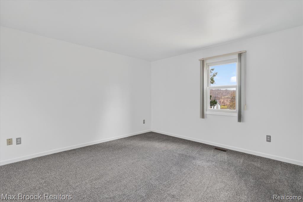 5001 Sylvanview Drive, Clarkston, MI 48348 — Photo 18