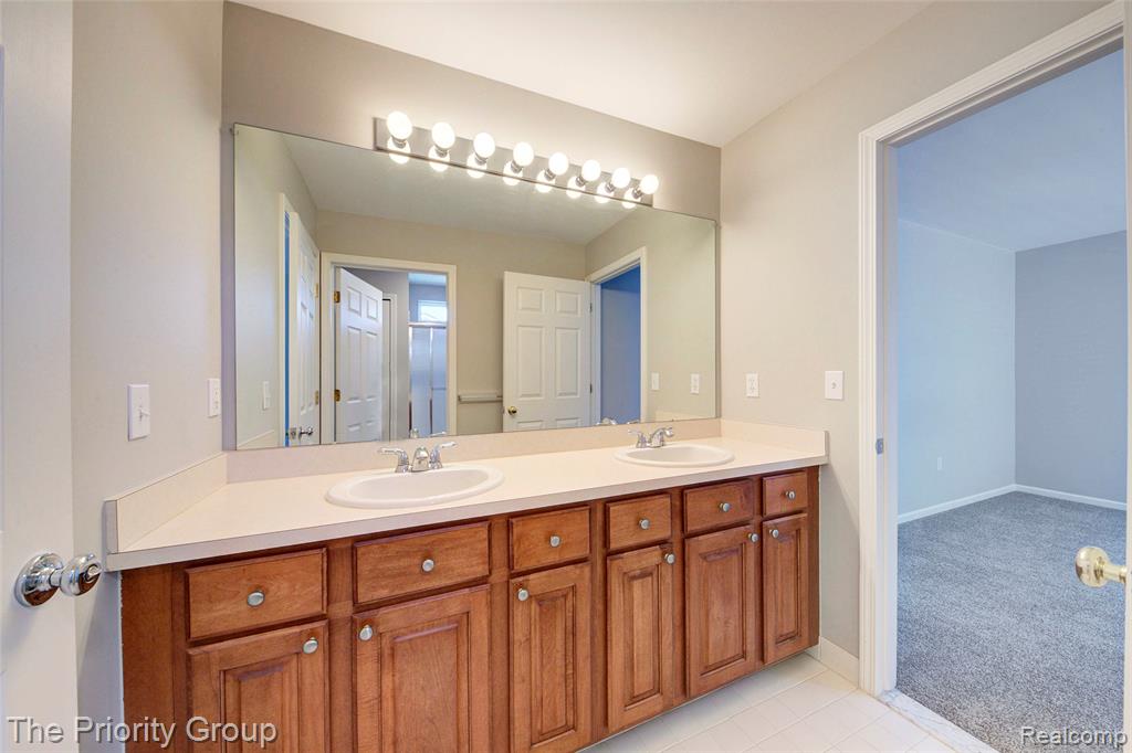 6083 Village Court, Clarkston, MI — Photo 35
