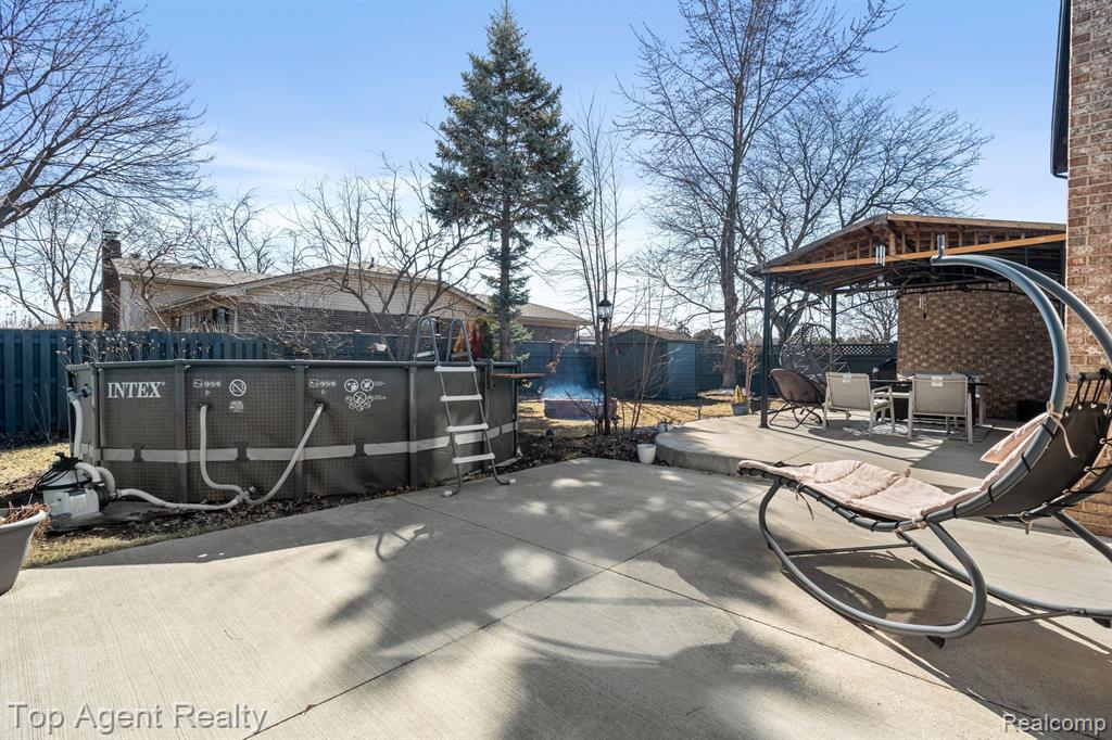 4238 GLOUCESTER Drive, Sterling Heights, MI 48310 — Photo 35