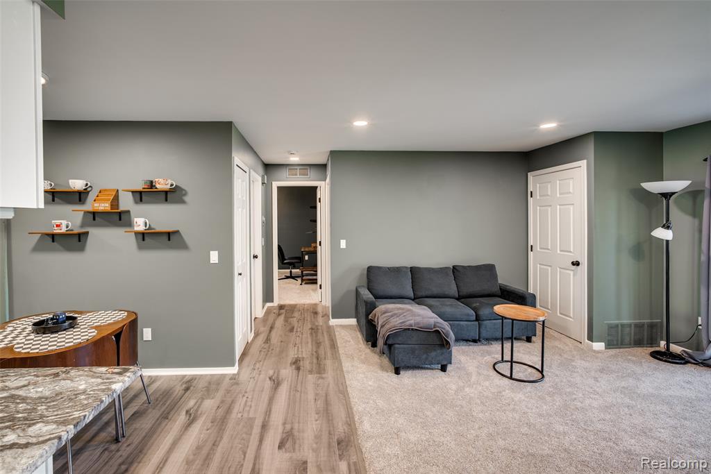16432 Clarkson Drive, 61, Fraser, MI 48026 — Photo 5