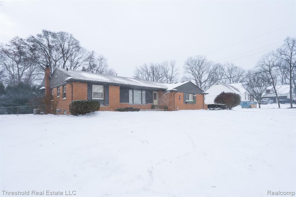 5595 Old Orchard Trail, Orchard Lake Village, MI 48324 — Photo 2