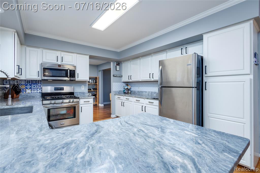 42790 Ledgeview Drive, Novi, MI 48377 — Photo 11