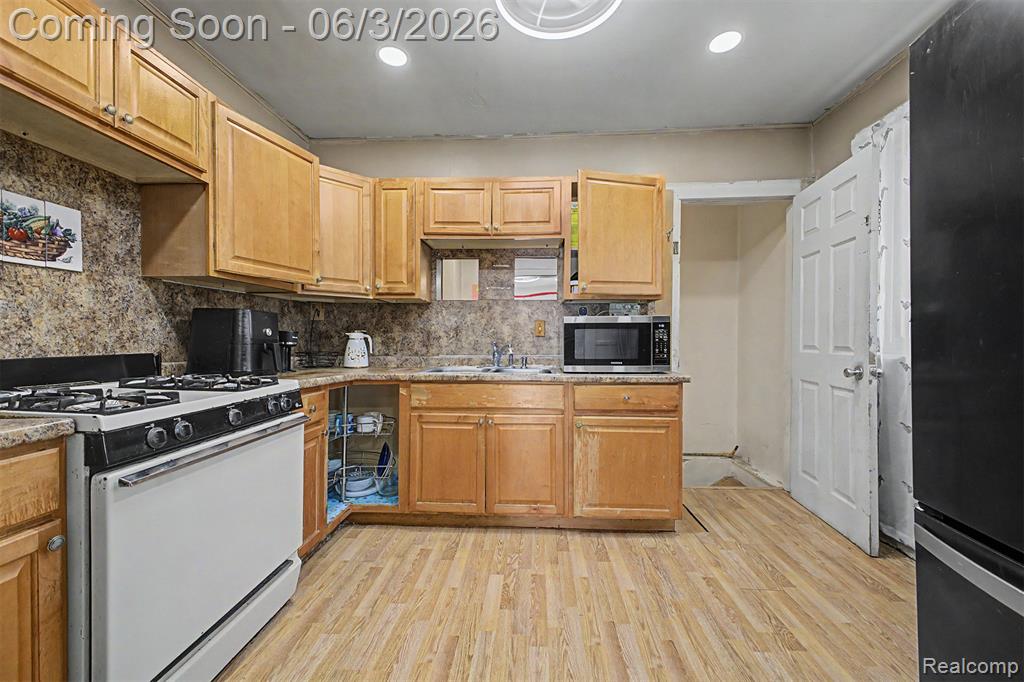 6808 Abington Avenue, Detroit, MI 48228 — Photo 9