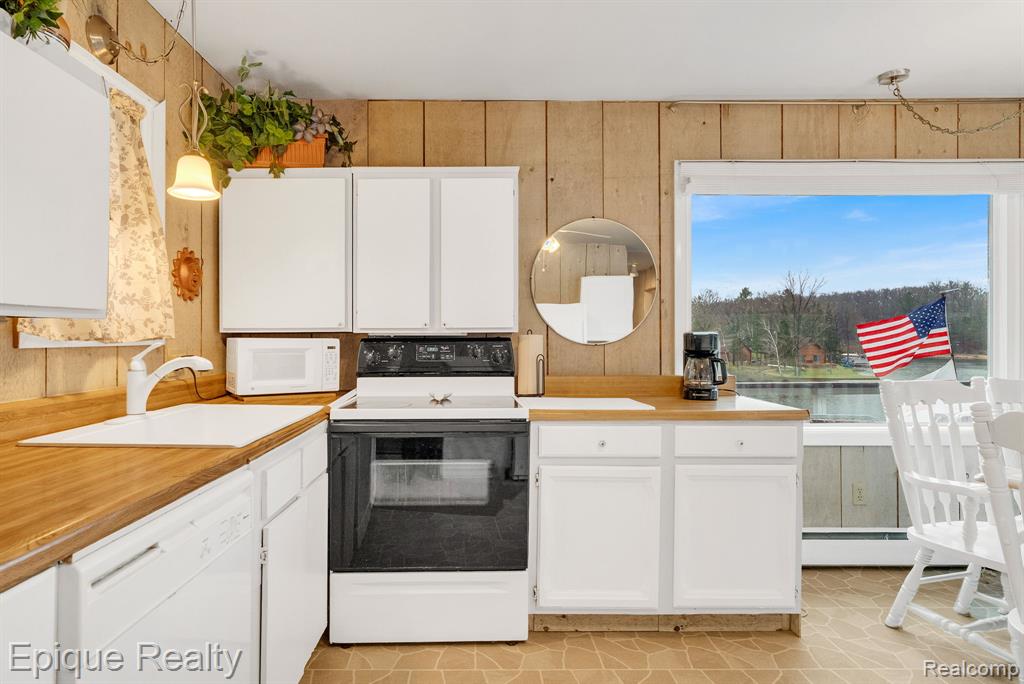 1962 INDIANWOOD Trail, West Branch, MI 48661 — Photo 17