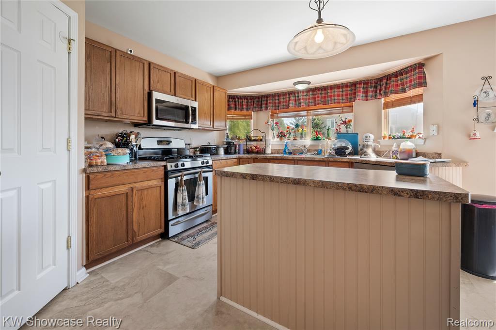 58767 Hunters Court, South Lyon, MI 48178 — Photo 11
