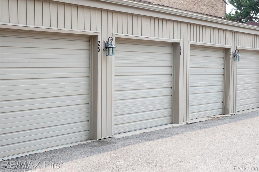 17865 University Park Drive, Livonia, MI 48152 — Photo 10