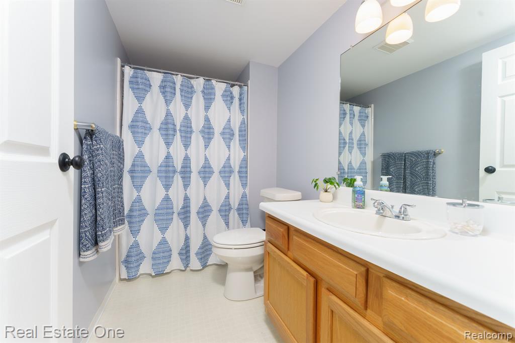 61121 GREENWOOD Drive, South Lyon, MI 48178 — Photo 18