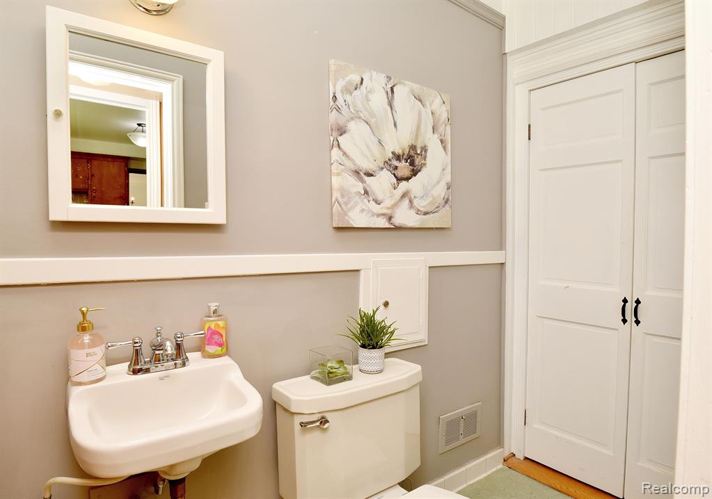 4126 N FULTON Place, Royal Oak, MI 48073 — Photo 14