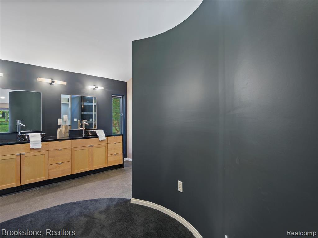 4820 Valley Vista Lane, Troy, MI 48098 — Photo 23