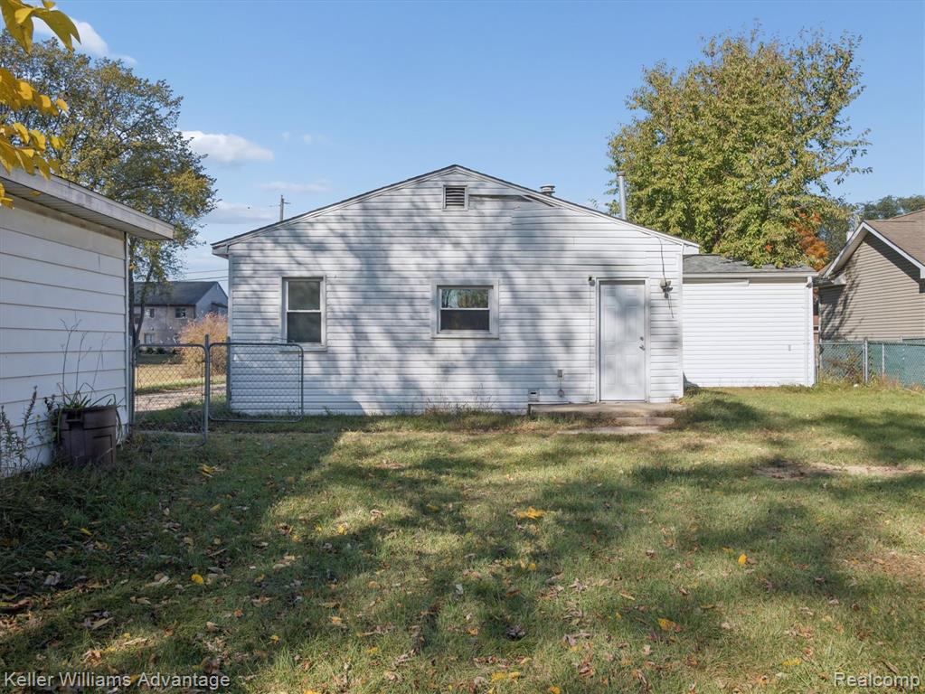 6008 Burroughs Avenue, Sterling Heights, MI 48314 — Photo 24