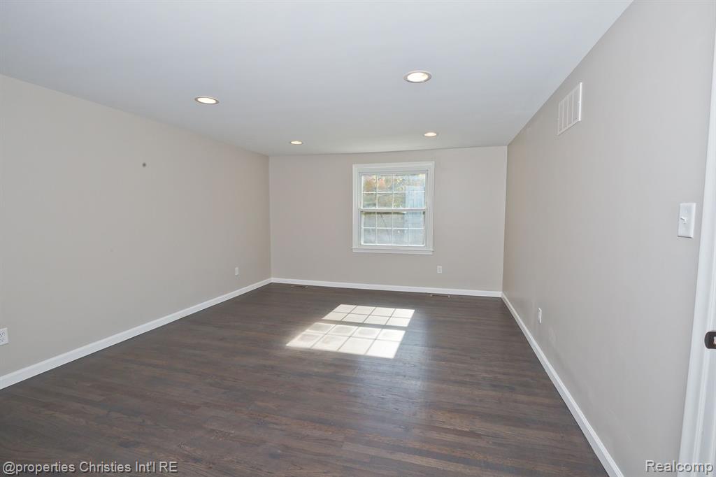 5582 NORTHCOTE, West Bloomfield, MI — Photo 40