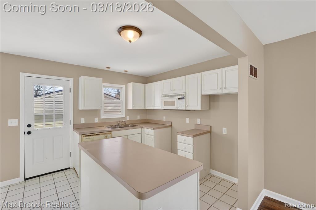 4414 Robinwood Avenue, Royal Oak, MI 48073 — Photo 17