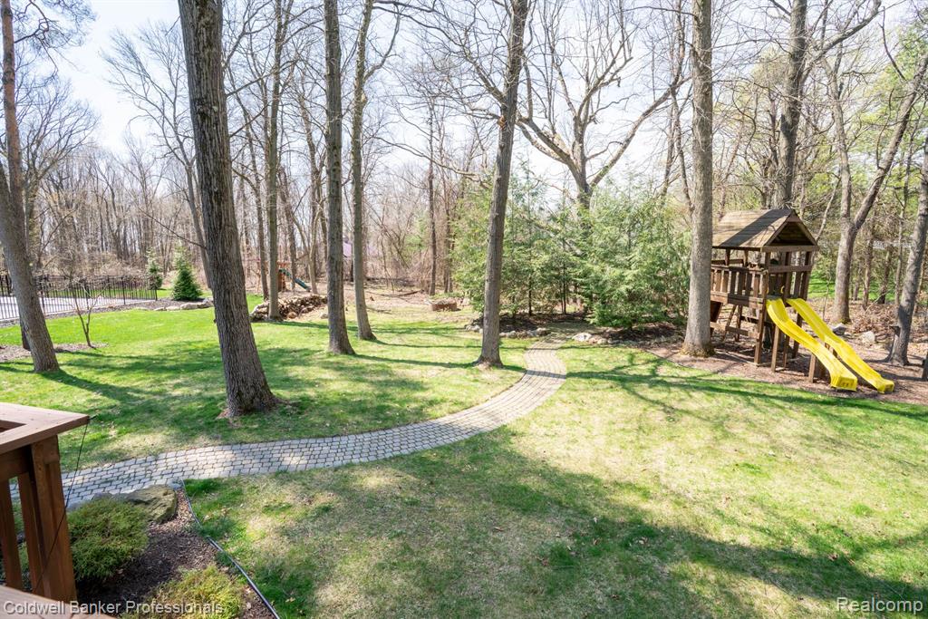 8177 FAWN VALLEY Drive, Clarkston, MI 48348 — Photo 30