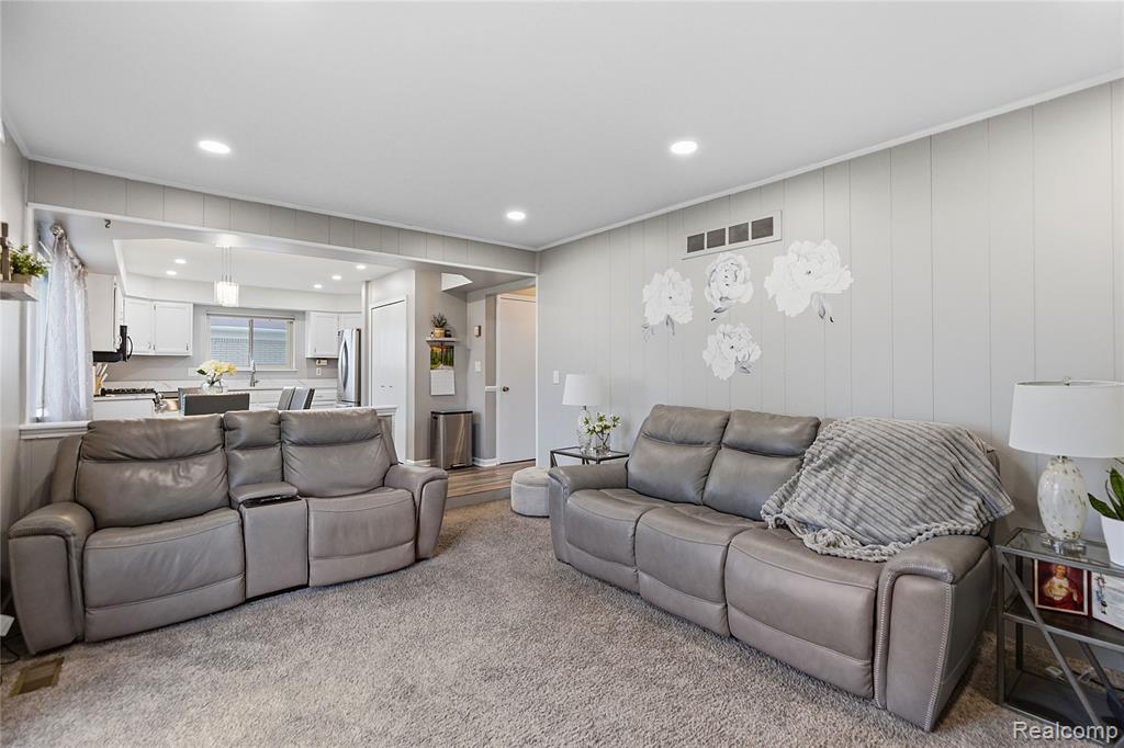 41383 Justin Drive, Clinton Twp, MI 48038 — Photo 13