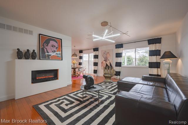 81 Stratford Lane, Rochester Hills, MI 48309 — Photo 14