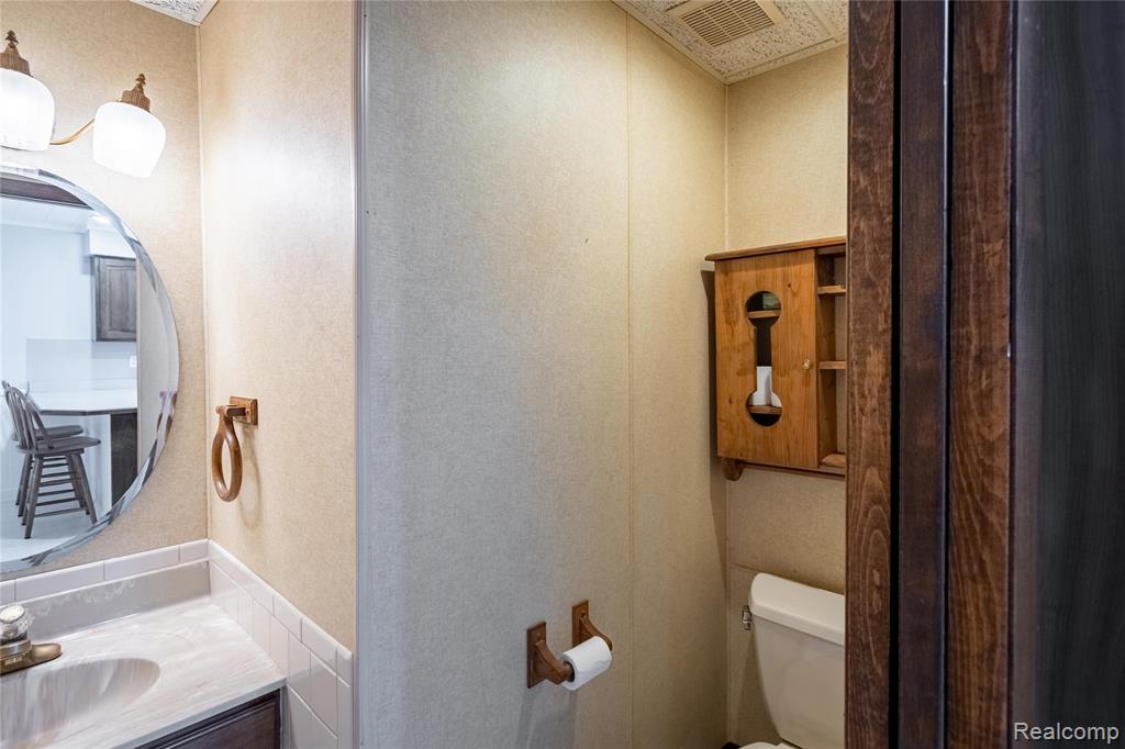 8354 Fenton Road, Grand Blanc, MI 48439 — Photo 24