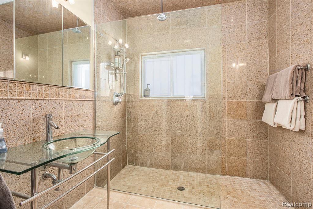 6387 ABINGTON Avenue, Detroit, MI 48228 — Photo 12