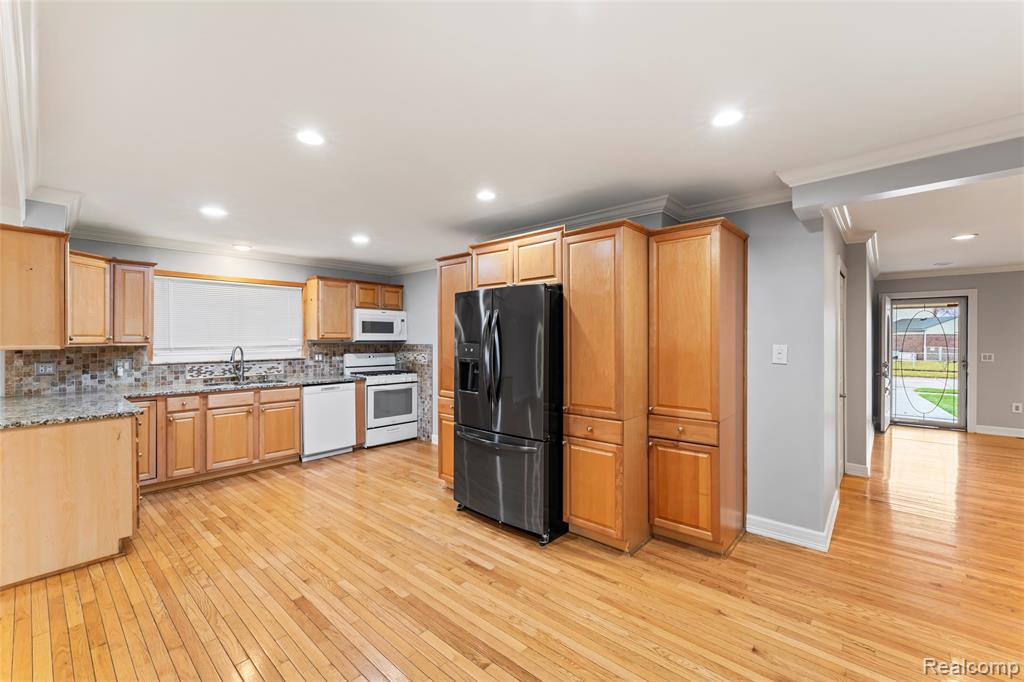 4822 Peachtree Drive, Sterling Heights, MI 48310 — Photo 29