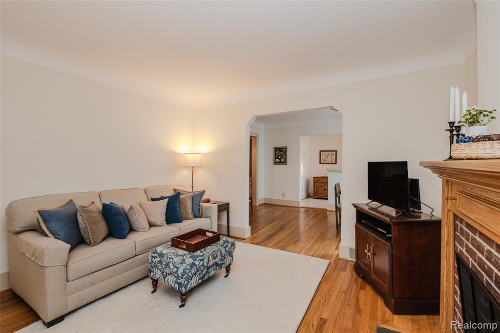 927 N Maple Avenue, Royal Oak, MI 48067 — Photo 18
