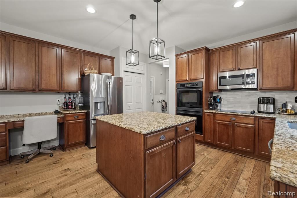 6135 Strawberry Circle, Commerce Twp, MI 48382 — Photo 10