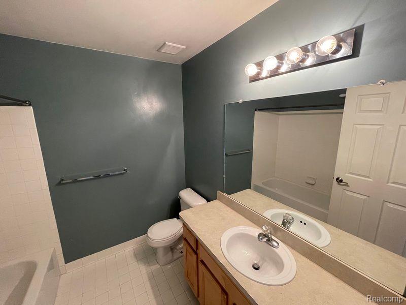 45538 WARWICK Drive, Macomb, MI 48044 — Photo 7