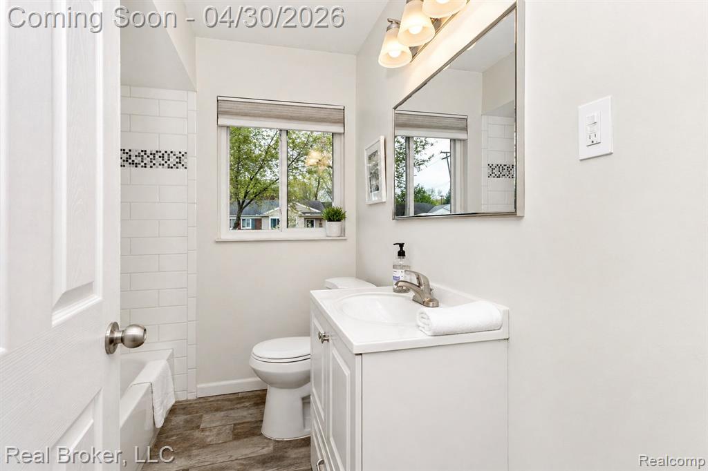 8410 Northfield Boulevard, Oak Park, MI 48237 — Photo 11