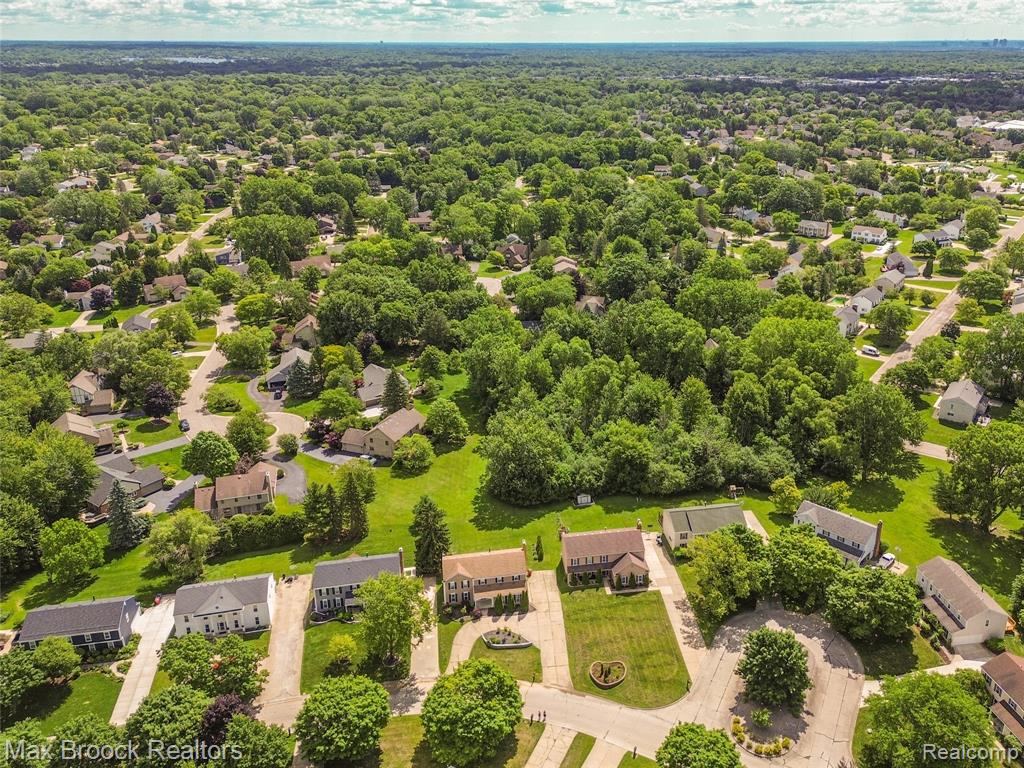 5484 Kingsfield Drive, West Bloomfield, MI — Photo 53