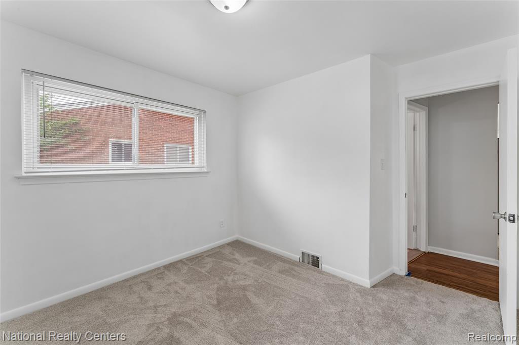 8108 Whitefield Street, Dearborn Heights, MI 48127 — Photo 8