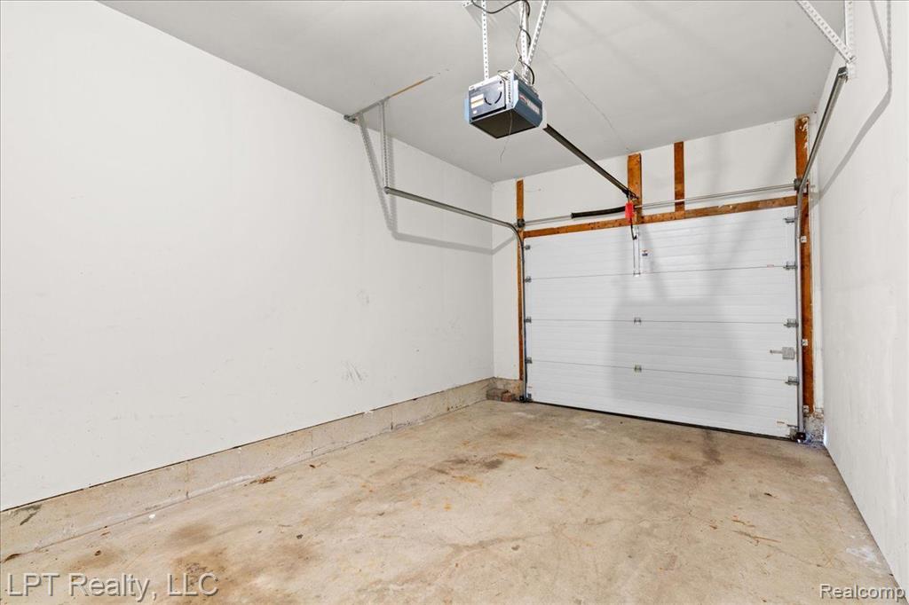 5680 DEVILLE, East Lansing, MI 48823 — Photo 20