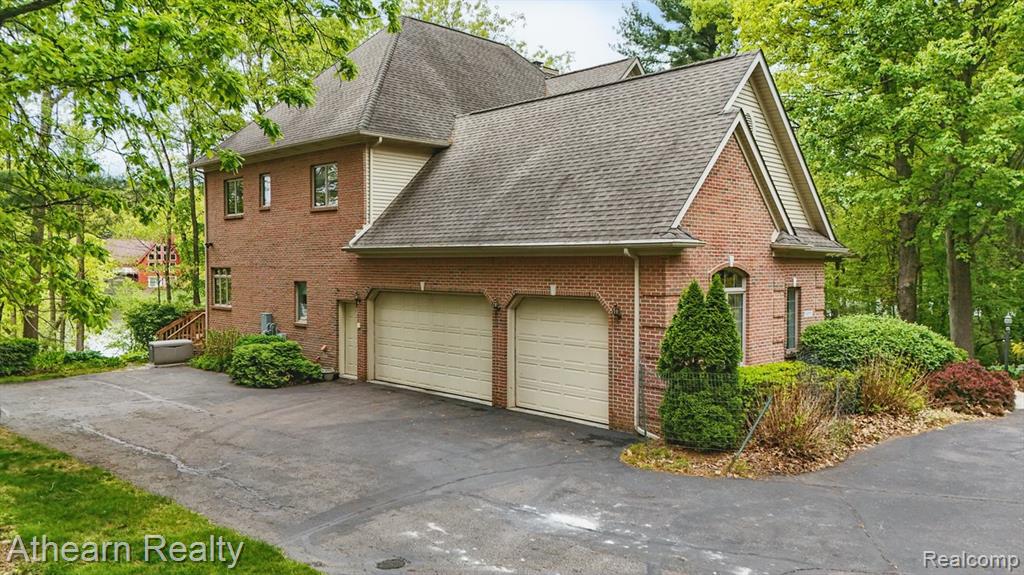 8373 Riverwalk Drive, Fenton, MI 48430 — Photo 4