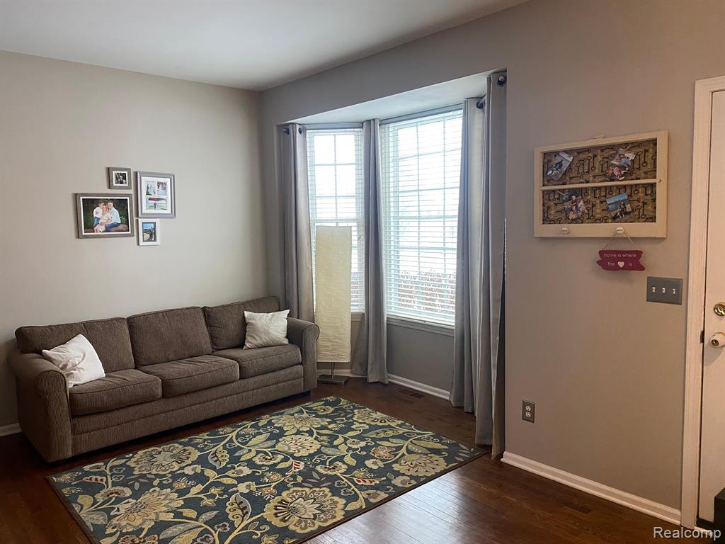 5592 JUNEBERRY Court, Waterford, MI 48329 — Photo 9