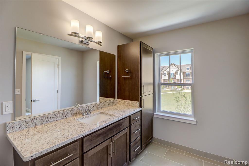 25503 GRANDVIEW Lane, 26, Novi, MI — Photo 35