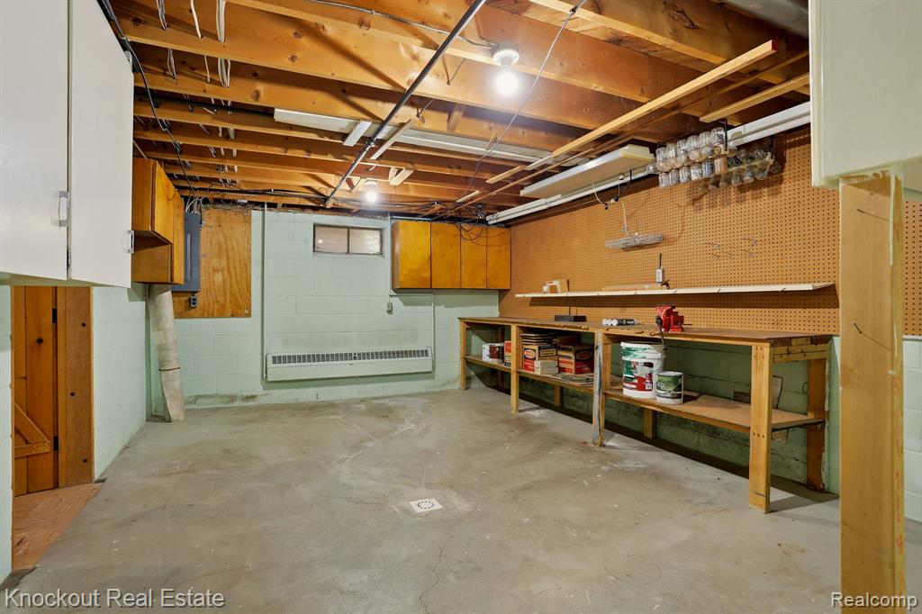 275 S Airport Road, Saginaw, MI 48601 — Photo 32