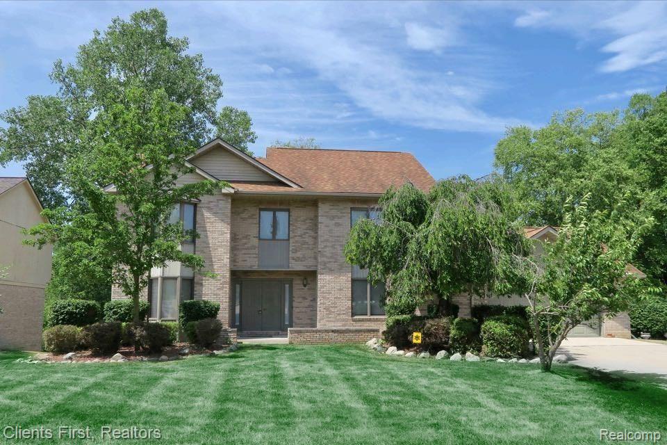 7233 OAKWOOD Drive, West Bloomfield, MI