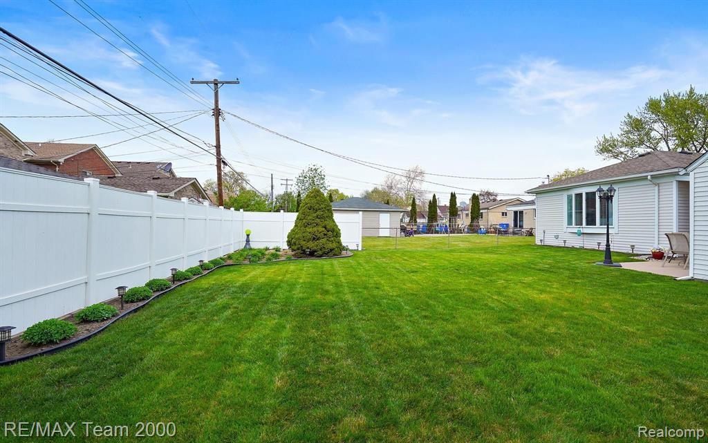 6233 N EVANGELINE Street, Dearborn Heights, MI 48127 — Photo 3