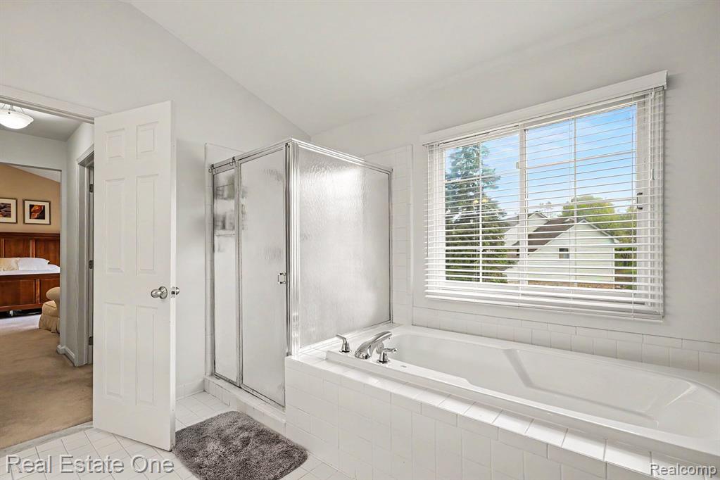 737 Woodfield Way, Rochester Hills, MI 48307 — Photo 17