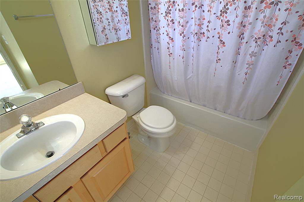 11152 Woodfield Parkway, Grand Blanc, MI 48439 — Photo 28