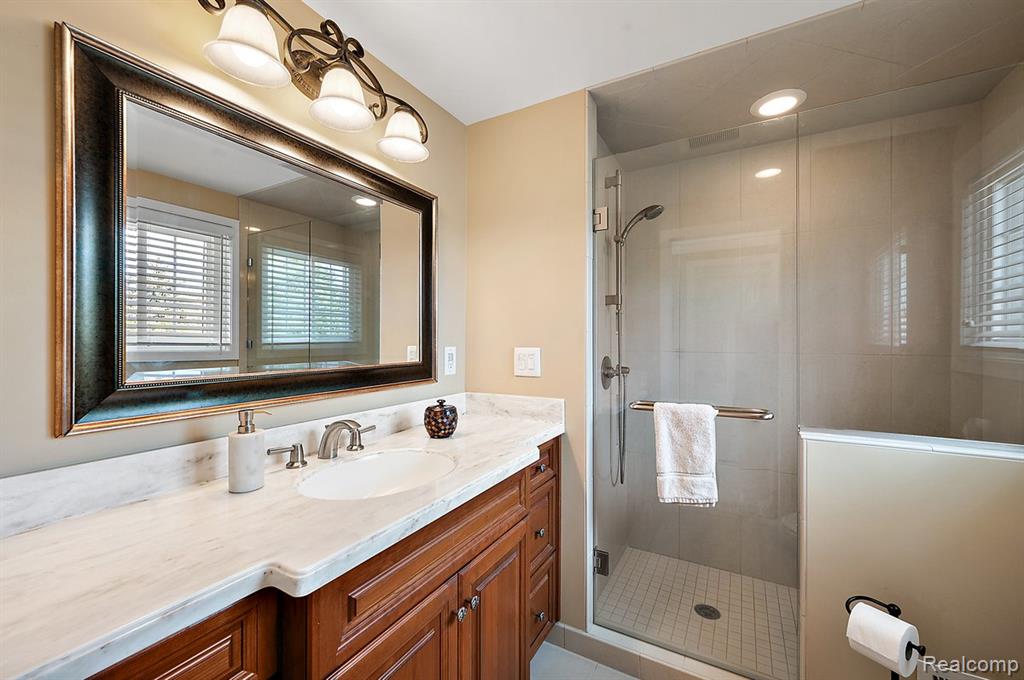 44304 Pentwater Drive, Clinton Twp, MI 48038 — Photo 44